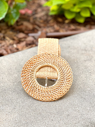 chic natural colored basket weave straw belt with large circle buckle