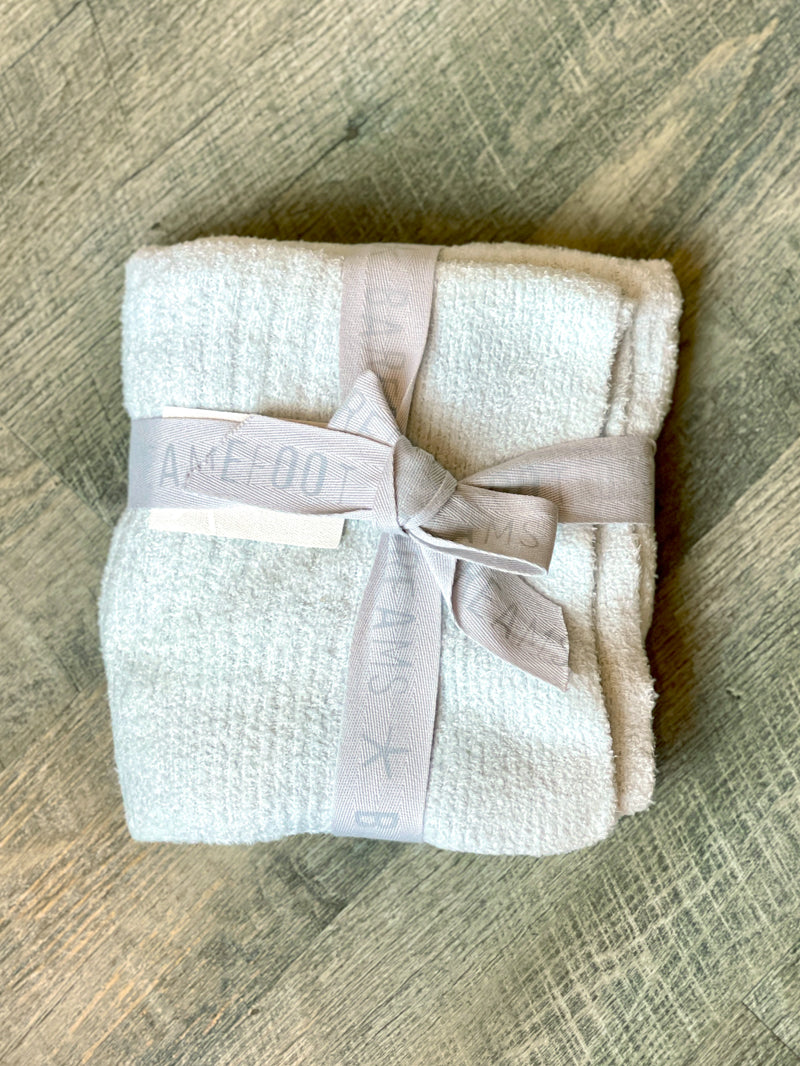 Barefoot dreams cozychic throw pink hotsell