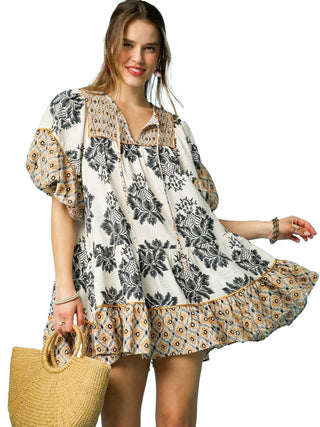 black and white floral print babydoll mini dress with short sleeves 