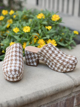Chocolat Blu Gertie Tweed Clog - Brown Houndstooth