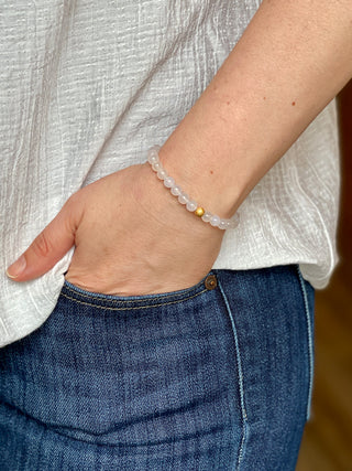 handcrafted white agate gemstone beaded elastic bracelet with gold plate accent