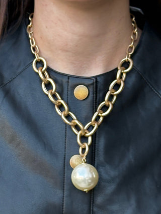 Glow Getter Pearl Charm Necklace - Gold
