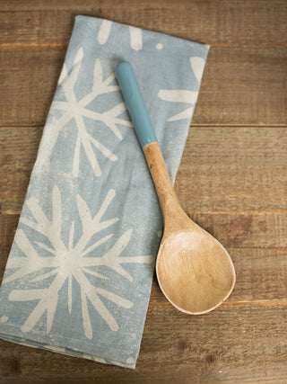 a blue and white snowflake christmas kitchen towel and wooden utensil set perfect for holiday home decor and as host gifts