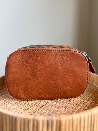 a vegan leather camera bag in rust with an accompanying crossbody strap great to gift photography lovers