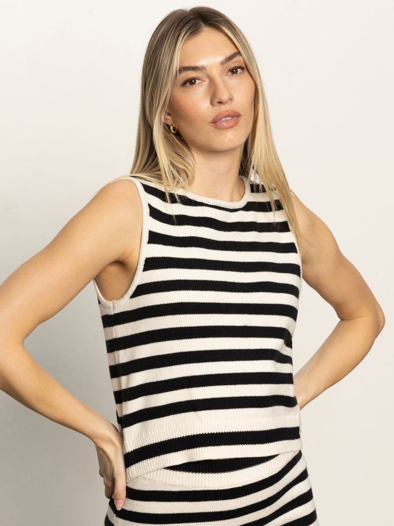 (取寄) サンクチュアリ レディース ユア マイン ツイスト フロント トップ Sanctuary women You're Mine Twist Front Top Toasted Almond Sheer Twist Top by Sanctuary | Rent the Runway