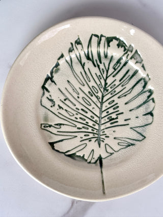 Serene Leaf Stoneware Plate  - Green