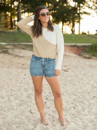 lightweight crew neck color block summer sweater in a chic tan and cream and denim shorts