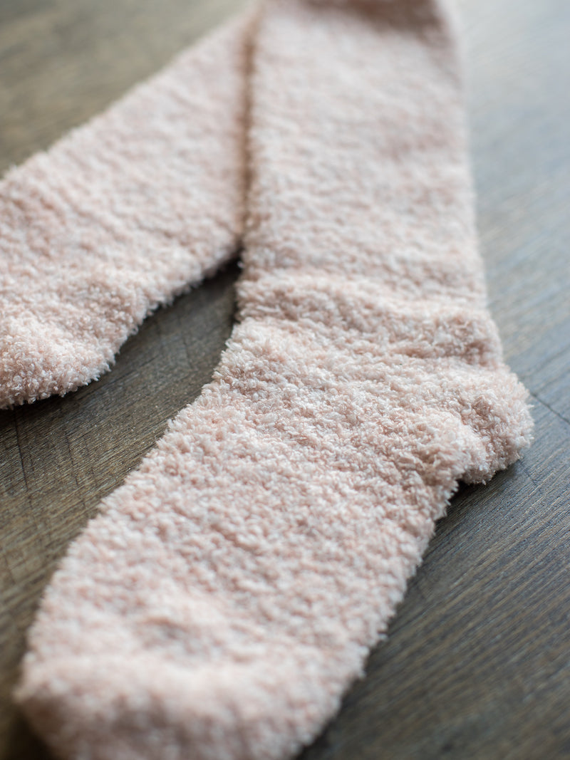 Barefoot Dreams CozyChic Heathered Socks in Dusty Rose/White