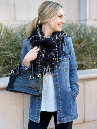 Casual Friday Bag - Black Adjustable crossbody strap included Exterior handles Zipper closure Two open exterior pockets suede trim Two open interior pockets One zipper interior pocket Bronze hardware Joy Susan L8093-00