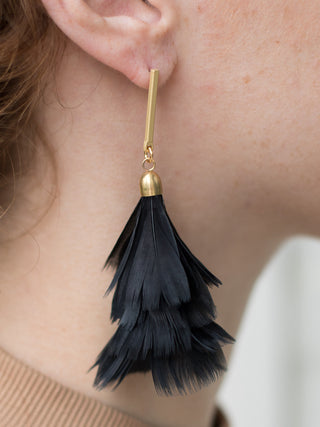 black feather fan dangle drop earring with gold bar post for georgia bulldog