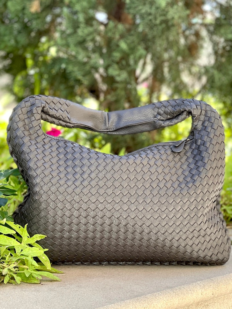 Clutch bag with shoulder strap in woven leather